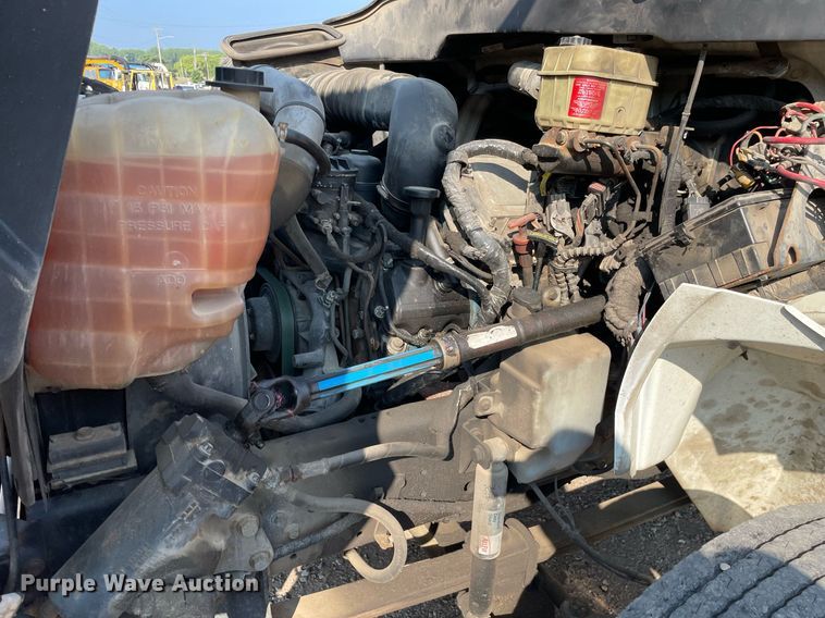 image for item DL3801 2004 International 4200  utility / service truck