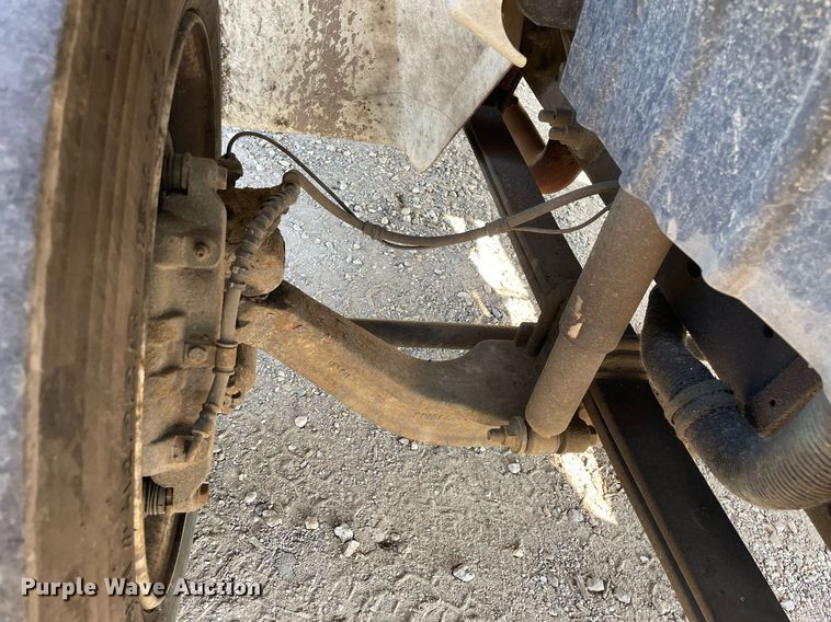 image for item DL3801 2004 International 4200  utility / service truck