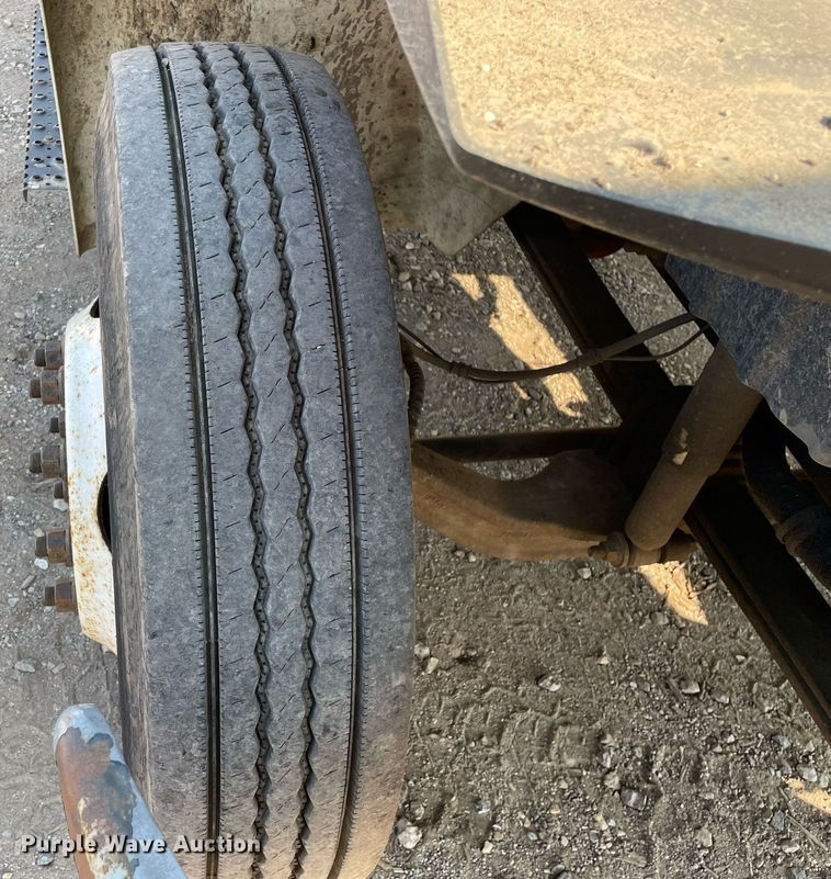 image for item DL3801 2004 International 4200  utility / service truck