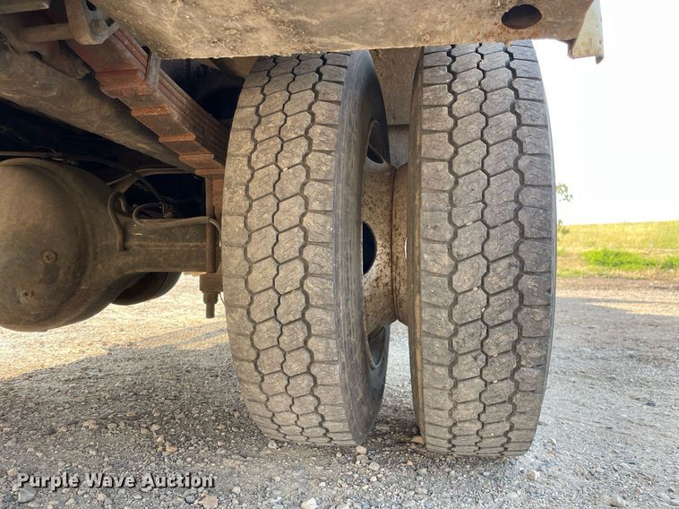 image for item DL3801 2004 International 4200  utility / service truck