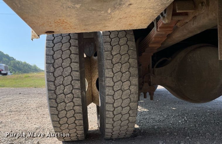 image for item DL3801 2004 International 4200  utility / service truck