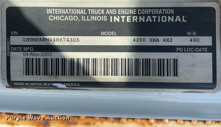 image for item DL3801 2004 International 4200  utility / service truck