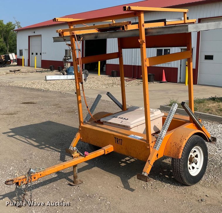 image for item DL3829 Solartech  arrowboard