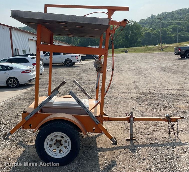 image for item DL3829 Solartech  arrowboard