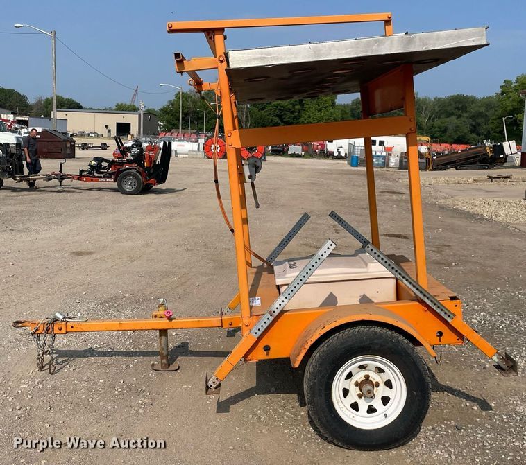 image for item DL3829 Solartech  arrowboard