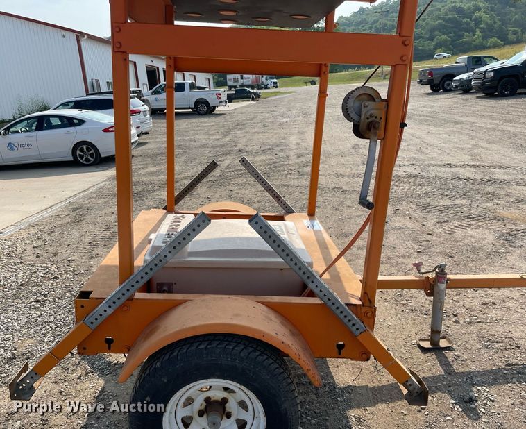 image for item DL3829 Solartech  arrowboard