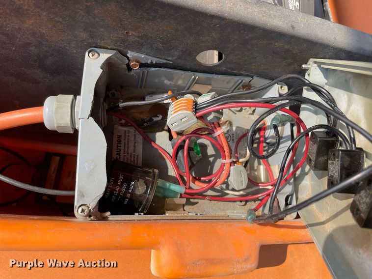 image for item DL3829 Solartech  arrowboard