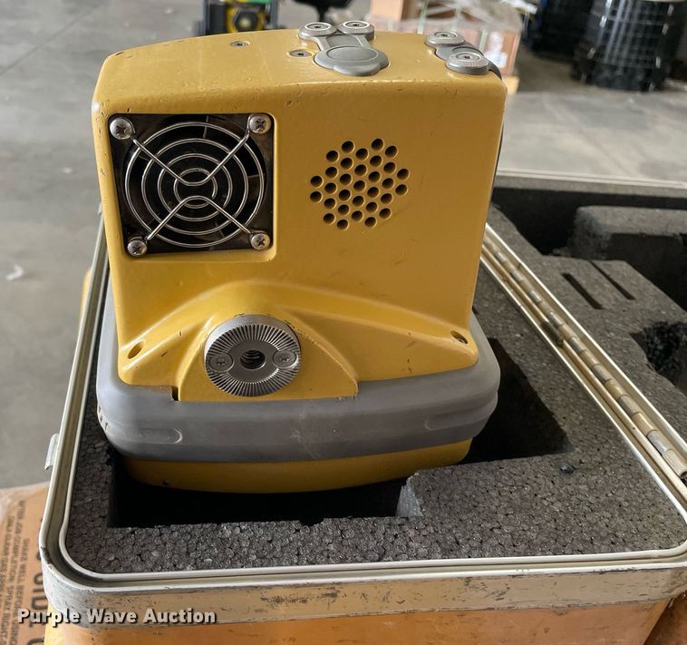 image for item DL3833 Surveying equipment