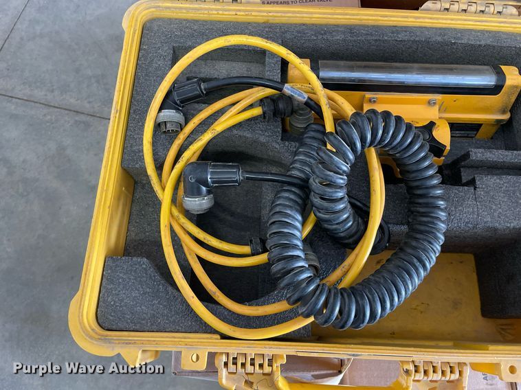 image for item DL3833 Surveying equipment