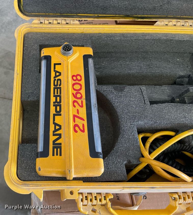 image for item DL3833 Surveying equipment