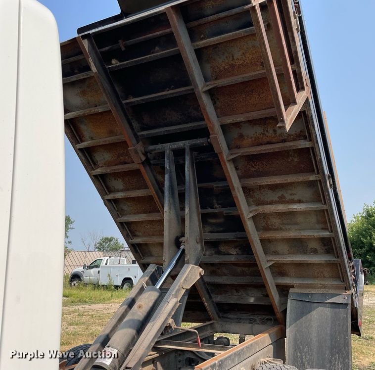 image for item DL3838 2002 International 4300  dump truck