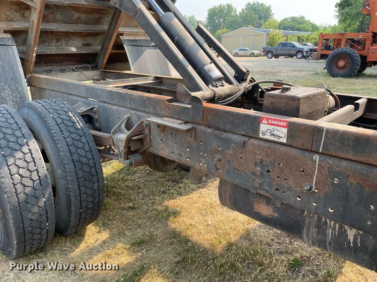 image for item DL3838 2002 International 4300  dump truck