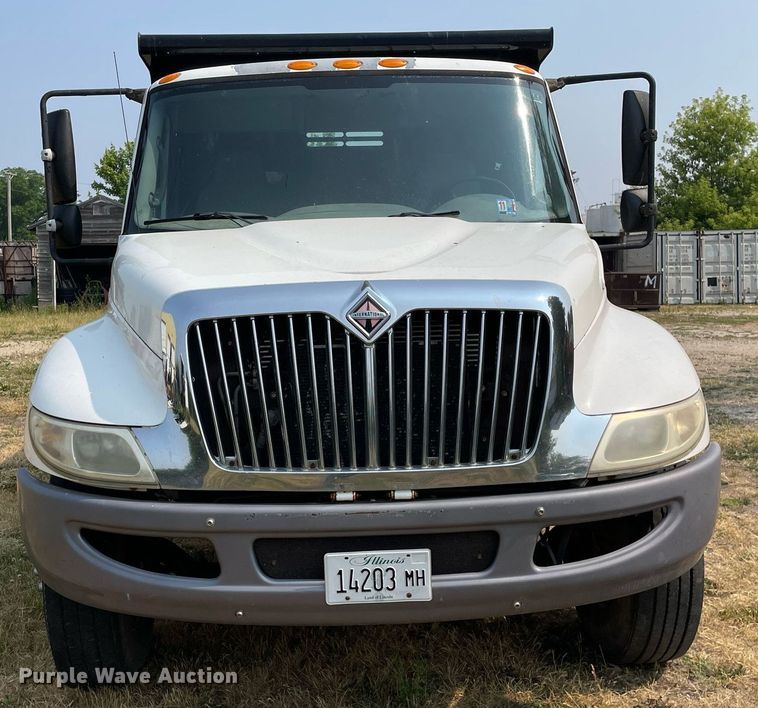 image for item DL3838 2002 International 4300  dump truck