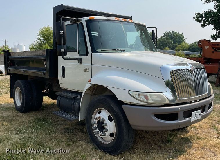 image for item DL3838 2002 International 4300  dump truck