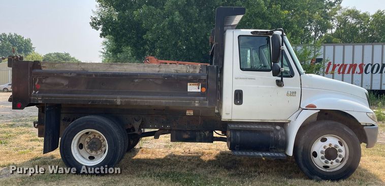 image for item DL3838 2002 International 4300  dump truck