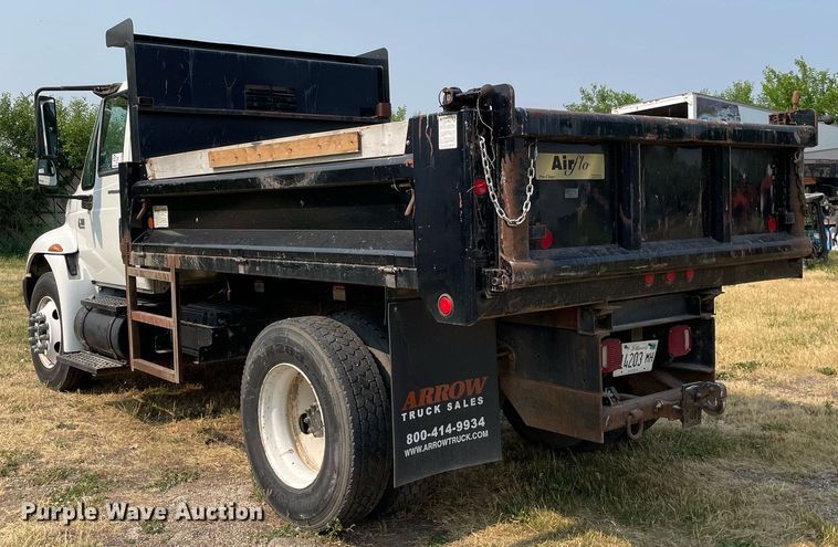 image for item DL3838 2002 International 4300  dump truck