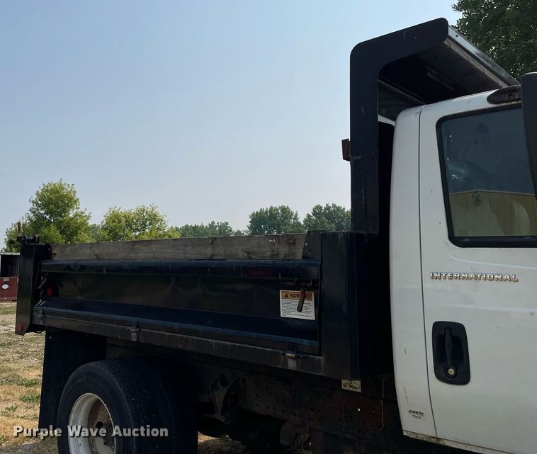 image for item DL3838 2002 International 4300  dump truck