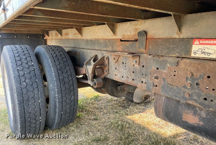 image for item DL3838 2002 International 4300  dump truck