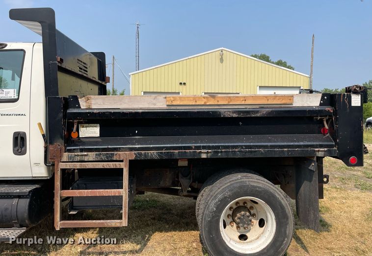 image for item DL3838 2002 International 4300  dump truck