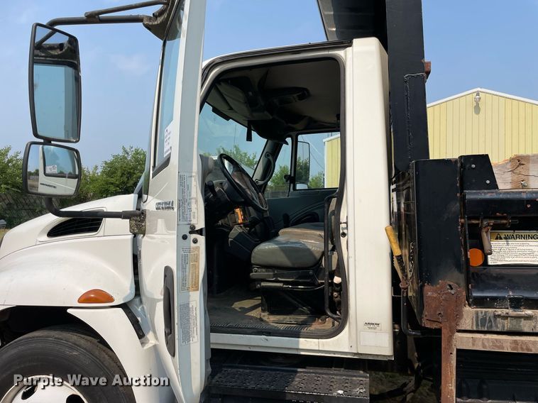 image for item DL3838 2002 International 4300  dump truck