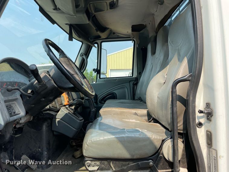 image for item DL3838 2002 International 4300  dump truck