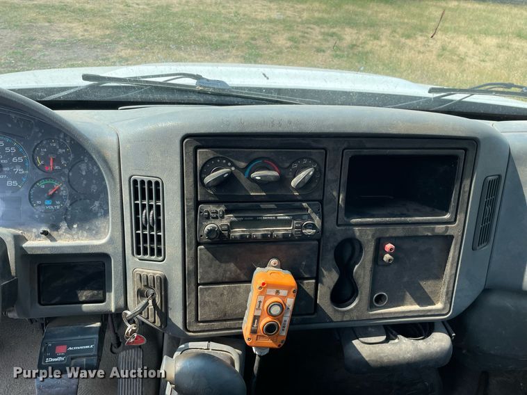 image for item DL3838 2002 International 4300  dump truck