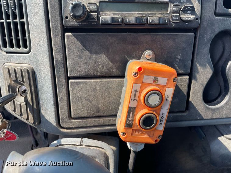 image for item DL3838 2002 International 4300  dump truck