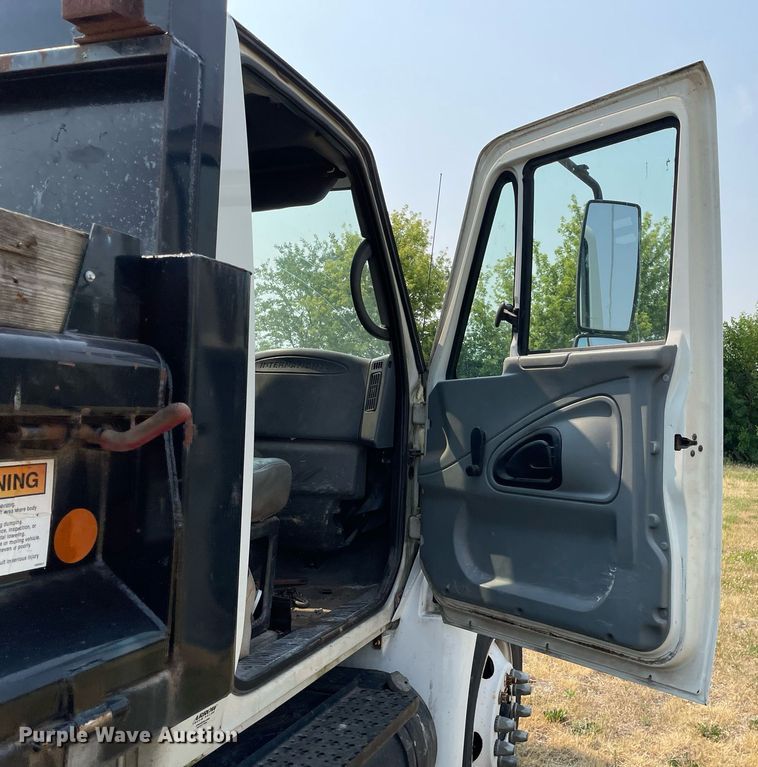 image for item DL3838 2002 International 4300  dump truck