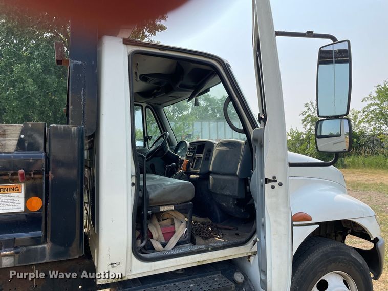 image for item DL3838 2002 International 4300  dump truck