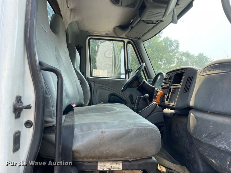 image for item DL3838 2002 International 4300  dump truck