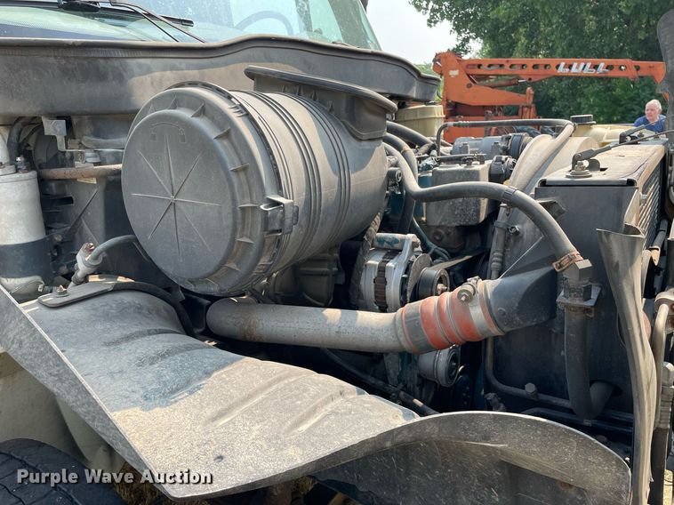 image for item DL3838 2002 International 4300  dump truck