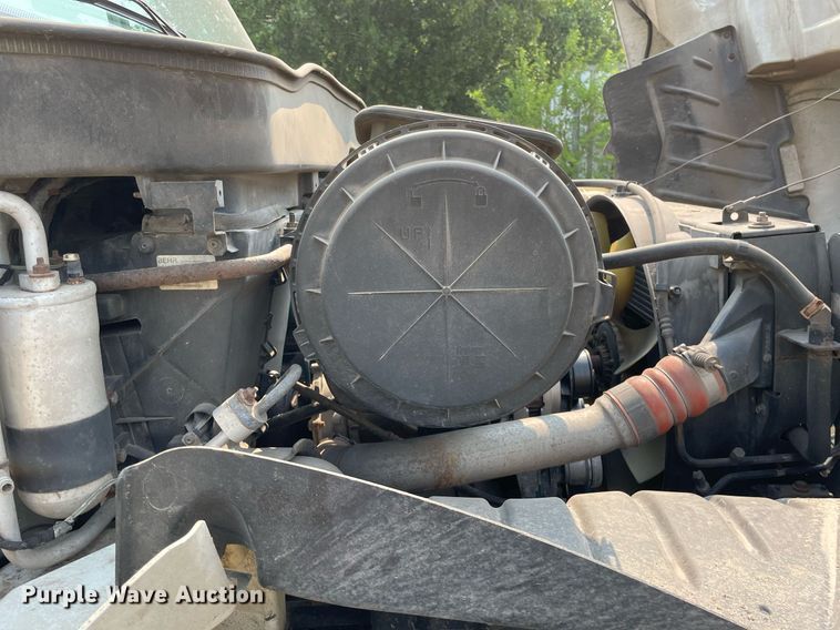 image for item DL3838 2002 International 4300  dump truck