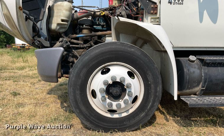 image for item DL3838 2002 International 4300  dump truck