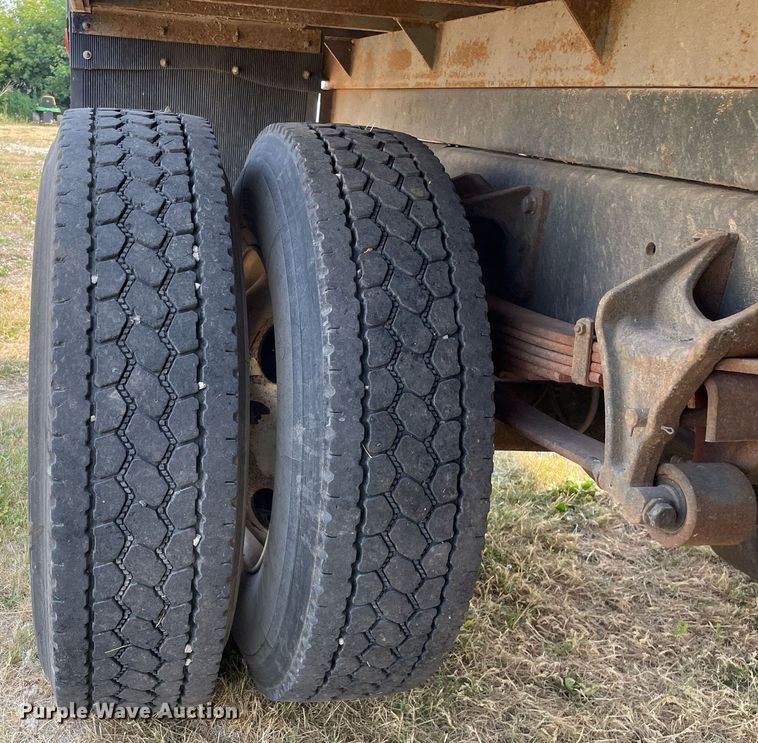 image for item DL3838 2002 International 4300  dump truck