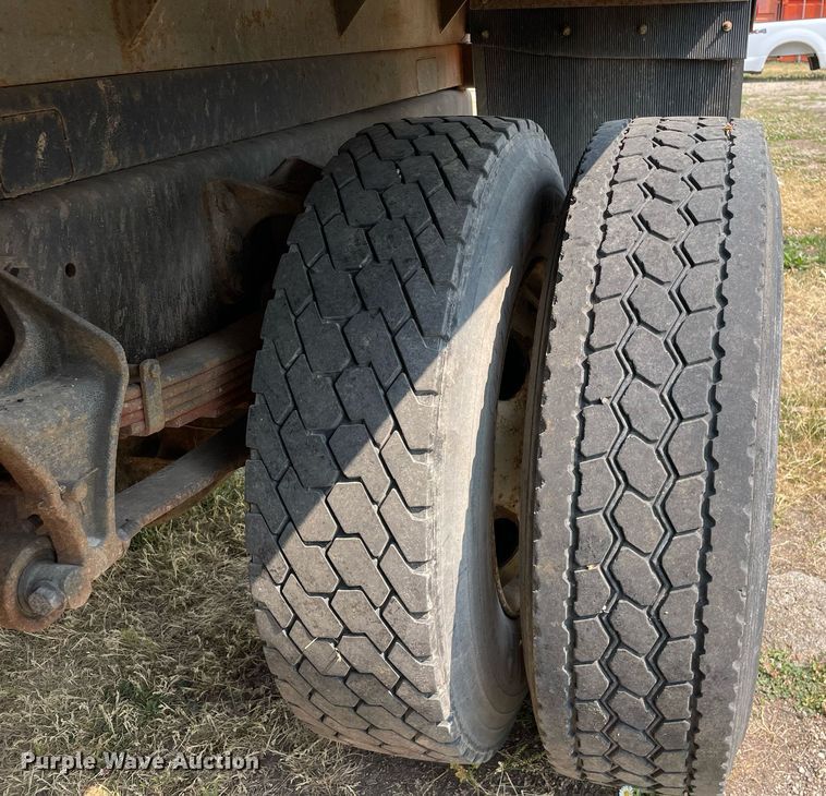 image for item DL3838 2002 International 4300  dump truck
