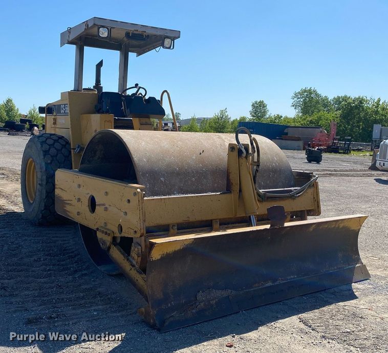 image for item DL7190 1998 Caterpillar CS-563C  single drum vibratory roller