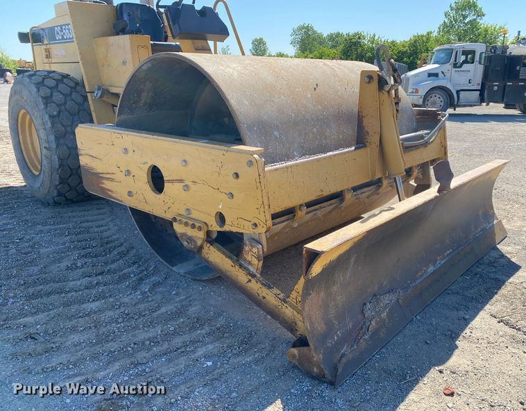 image for item DL7190 1998 Caterpillar CS-563C  single drum vibratory roller