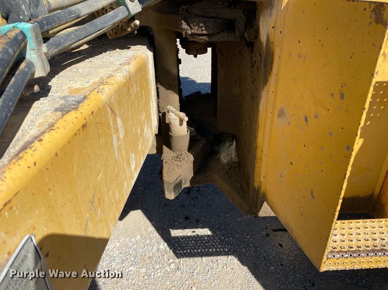 image for item DL7190 1998 Caterpillar CS-563C  single drum vibratory roller