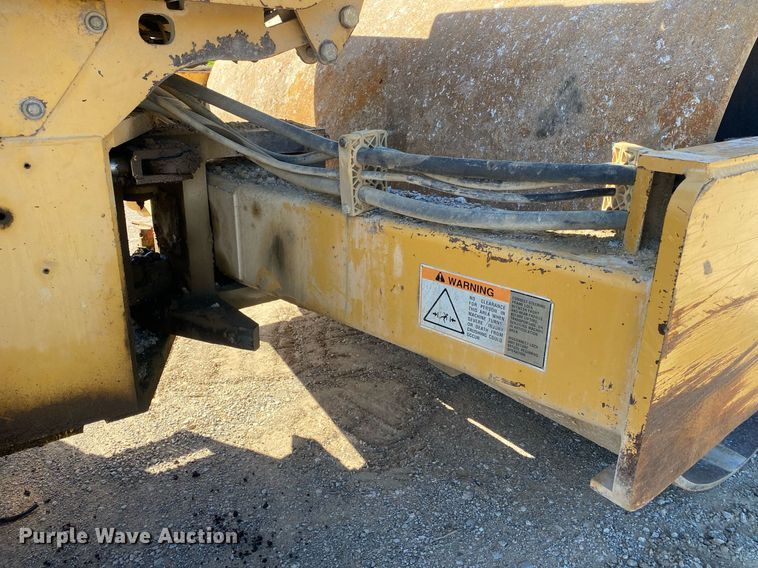 image for item DL7190 1998 Caterpillar CS-563C  single drum vibratory roller