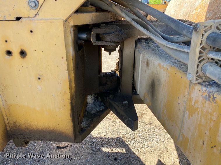image for item DL7190 1998 Caterpillar CS-563C  single drum vibratory roller