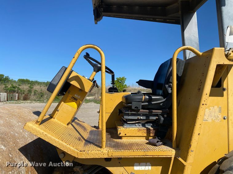 image for item DL7190 1998 Caterpillar CS-563C  single drum vibratory roller