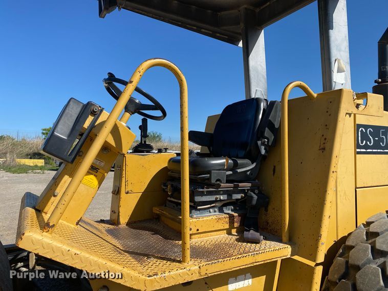 image for item DL7190 1998 Caterpillar CS-563C  single drum vibratory roller