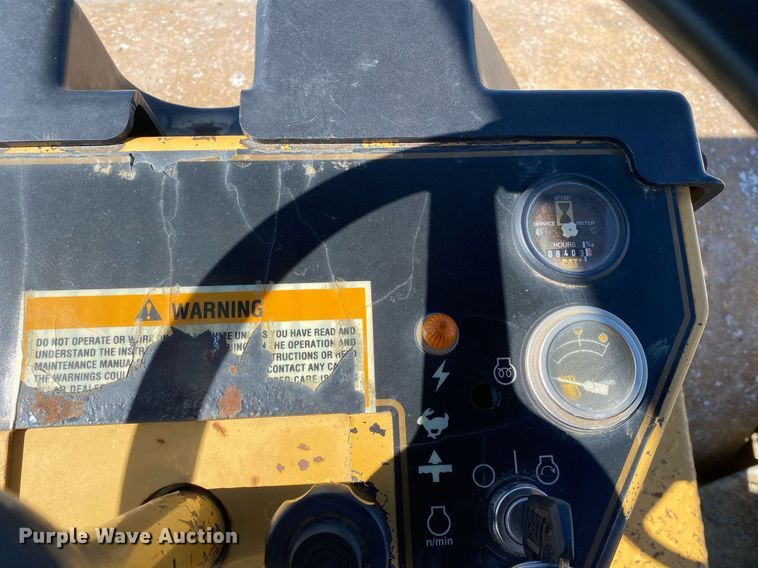 image for item DL7190 1998 Caterpillar CS-563C  single drum vibratory roller