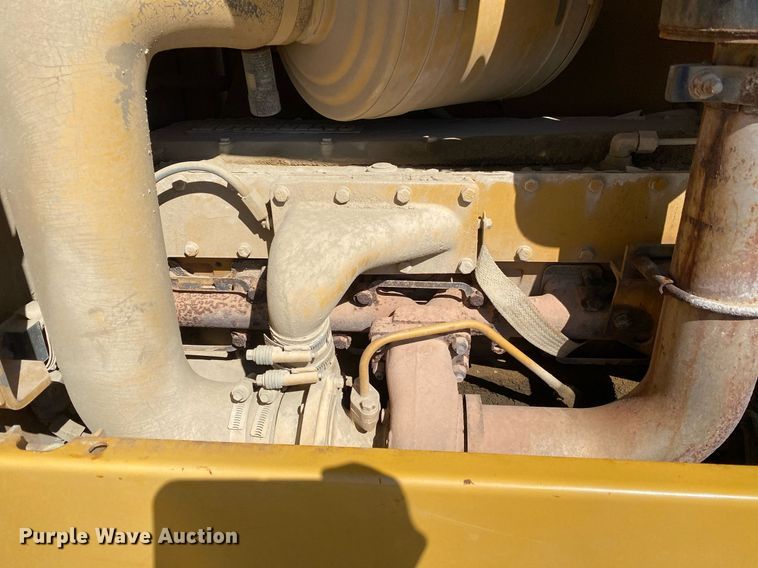 image for item DL7190 1998 Caterpillar CS-563C  single drum vibratory roller