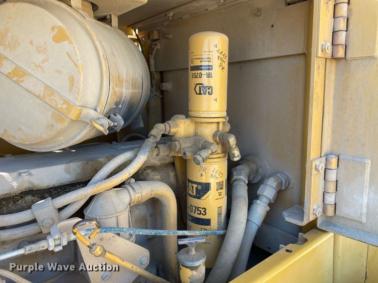 image for item DL7190 1998 Caterpillar CS-563C  single drum vibratory roller