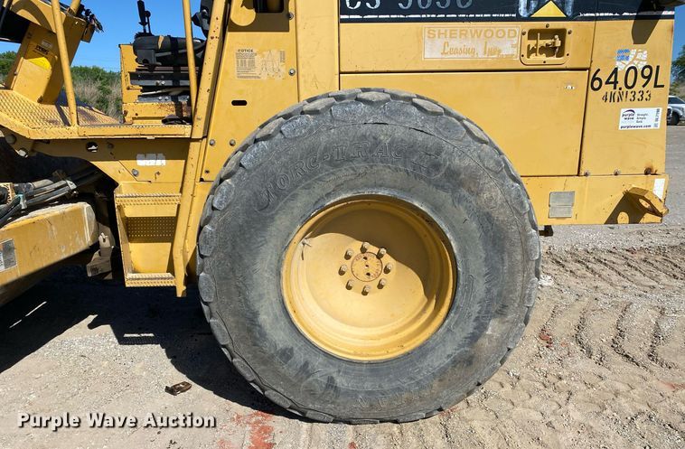 image for item DL7190 1998 Caterpillar CS-563C  single drum vibratory roller