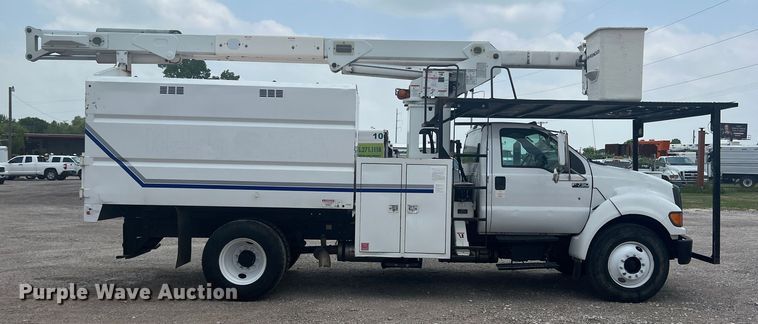 image for item DN3040 2013 Ford F750 Super Duty  forestry bucket truck