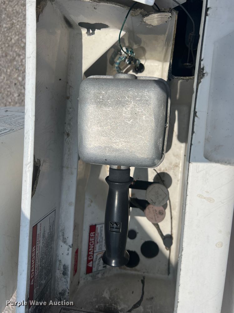 image for item DN3040 2013 Ford F750 Super Duty  forestry bucket truck