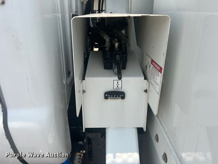 image for item DN3040 2013 Ford F750 Super Duty  forestry bucket truck