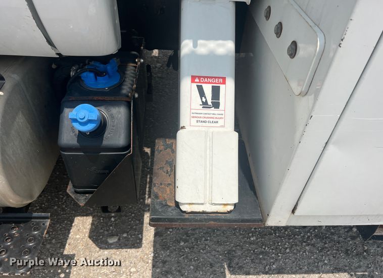 image for item DN3040 2013 Ford F750 Super Duty  forestry bucket truck